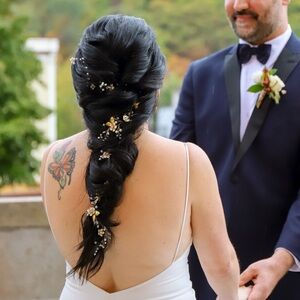 Elegant Floral Bridal Hair Vine - Gold & White Flowers